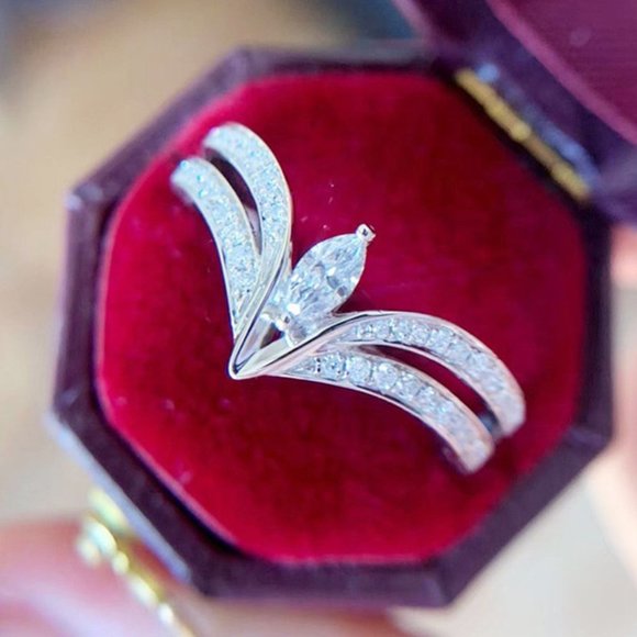 Unique Style Silver Plated V Shaped Crown Ring for Women, HA4606-6 - Picture 2 of 5